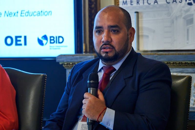 Secretario de Educación participa en Seminario de la Era Digital