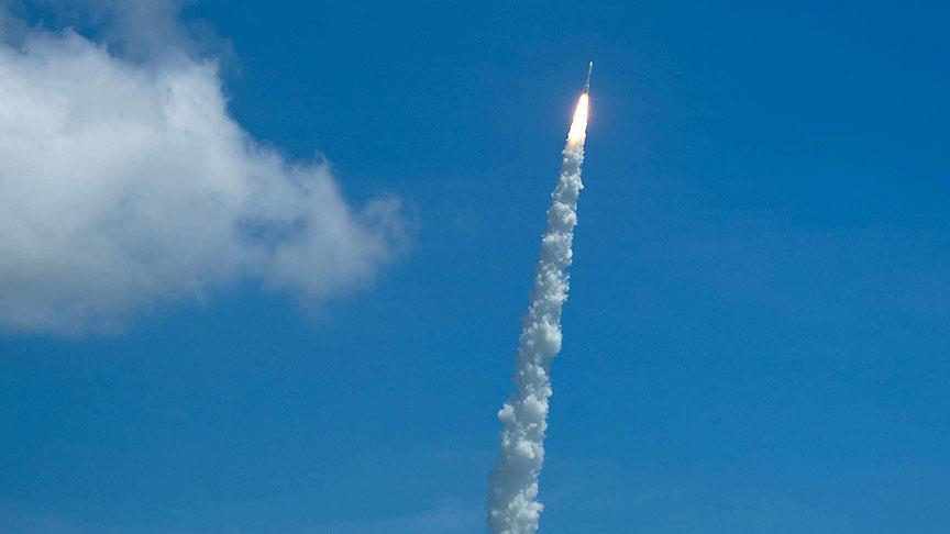 La India lanza 36 satélites de Internet al espacio