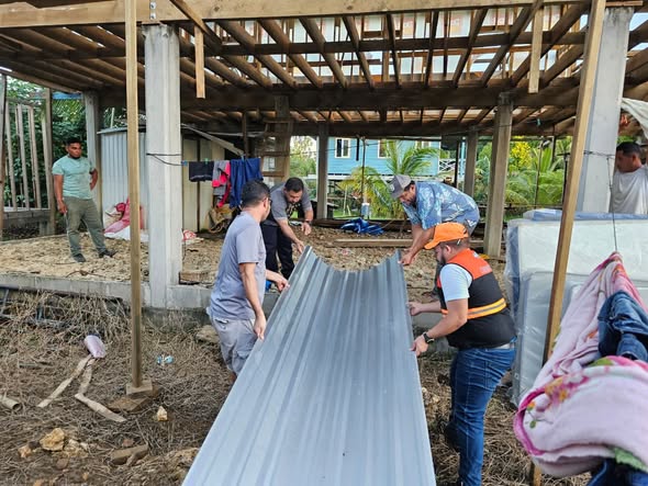 Equipo de COPECO brinda asistencia a familias en Útila , Islas de la Bahía