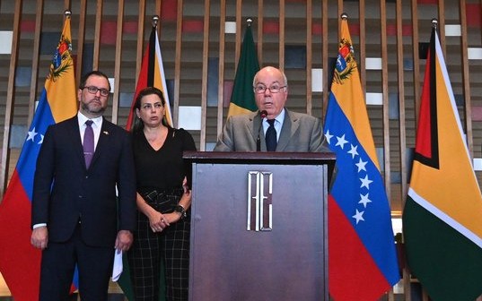 Venezuela y Guyana acuerdan mantener el diálogo sin provocaciones y en paz 
