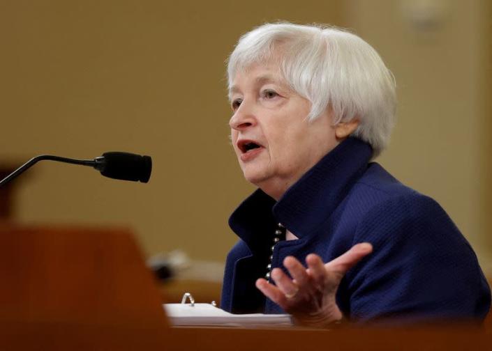 Yellen dice que economía EEUU se desacelera, pero empleo sigue siendo un punto fuerte